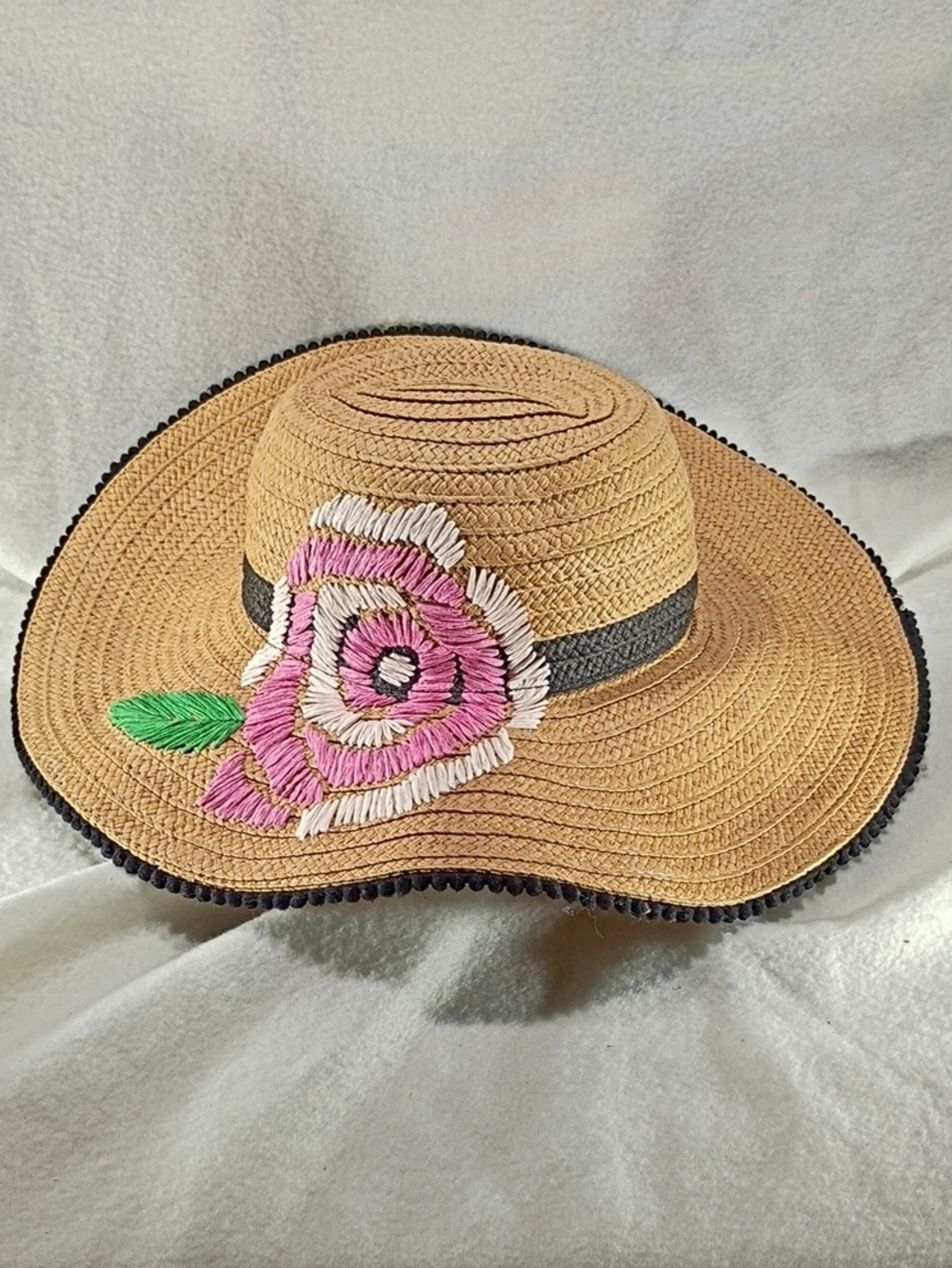 EUC Betsey Johnson Embroidered Floral Straw Hat Beaded Trim Bucket O/S Summer